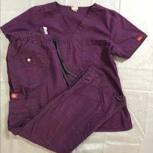 Dickies eggplant scrub set med